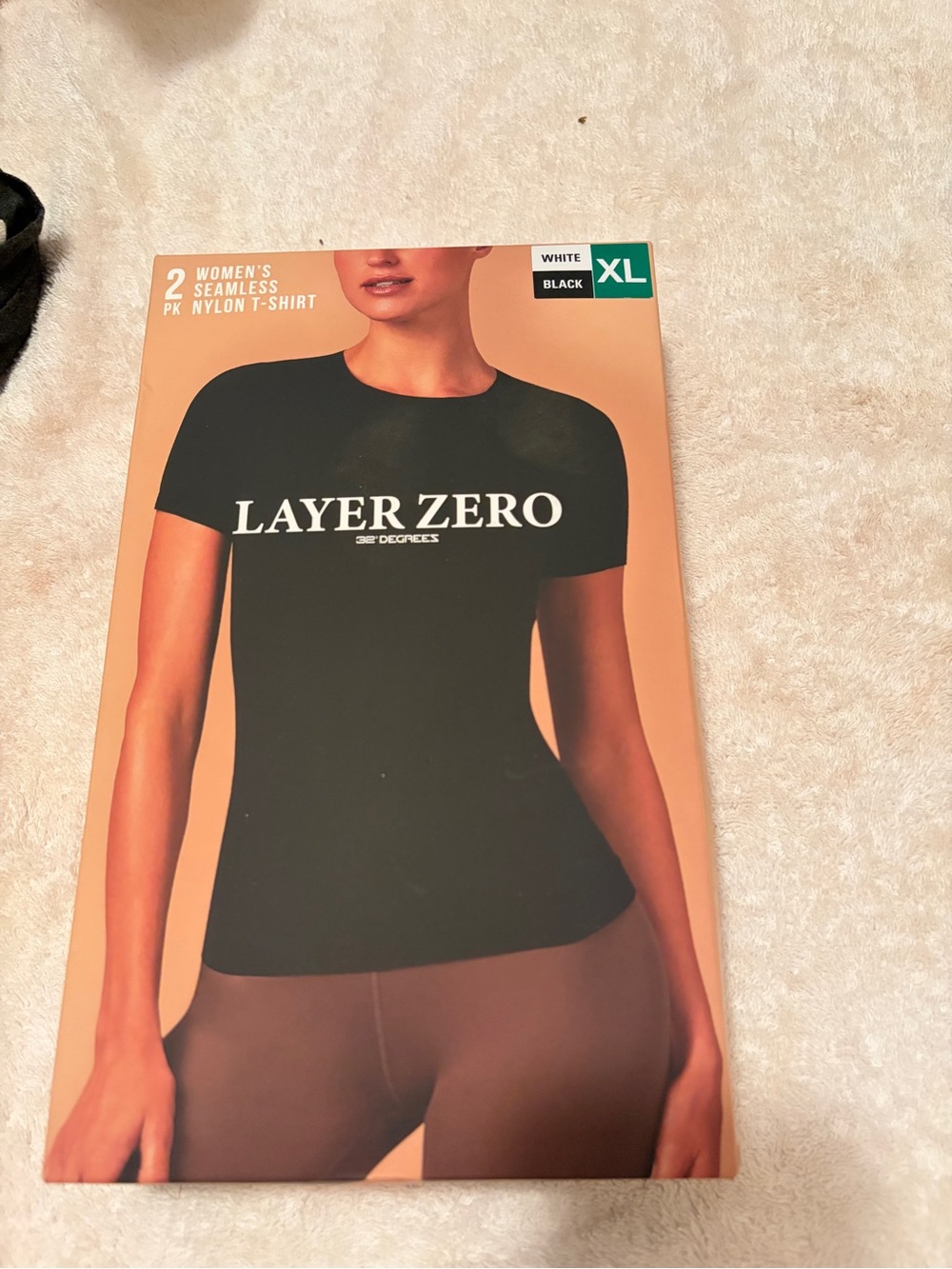 Women's Seamless Black & White 32* Degrees T-Shirt - XL + A GIFT 🎁